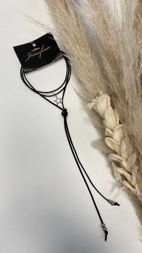 CORBATERO CON DIJE NEGRO CON ESTRELLA