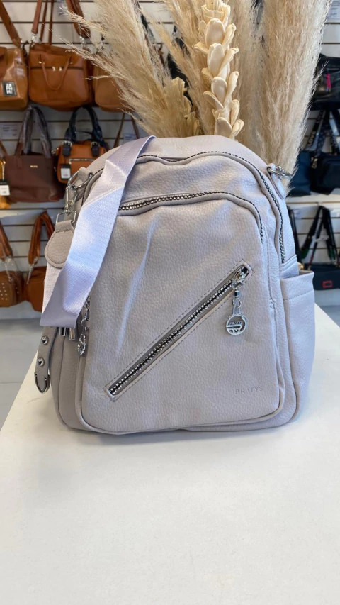 MOCHILA MARTINA CON HERRAJES LILA