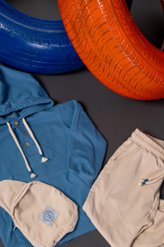 Conjunto Digi calça e blusa com capuz e pochete bege azul na internet