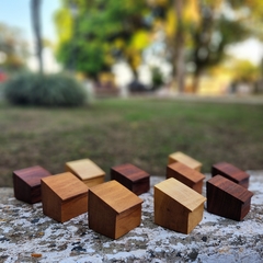 Casinhas de madeira com uma água - Oficina Urutau