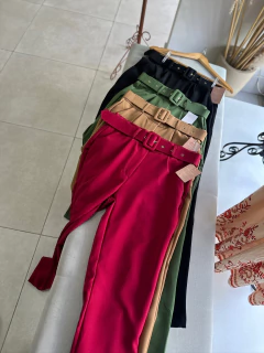 Calça Alfaiataria Com Cinto na internet