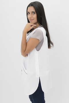 Imagen de Guardapolvo Abrochado al costado - Blanco - Sin Mangas | Modelo Flor Marino
