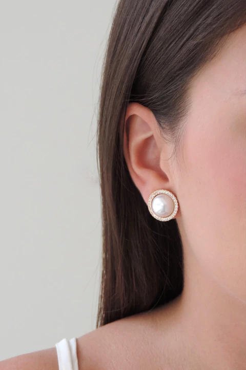 Brinco Botão Pérola Cravejado P - comprar online