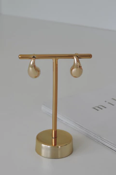 Brinco Gota Curva Liso na internet