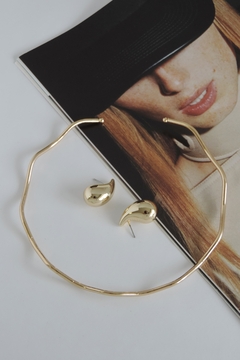Conjunto Gargantilha Ondas e Hailey na internet