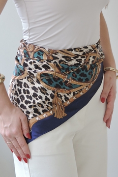 Lenço Animal Print - comprar online