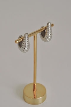 Argola Earhook Gota Listras na internet