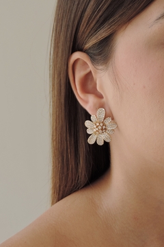 Brinco Flor Zircônias