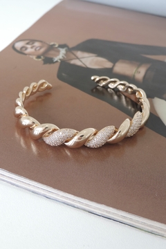 Bracelete Trançado Cravejado na internet