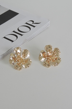 Brinco Flor Martelado - comprar online