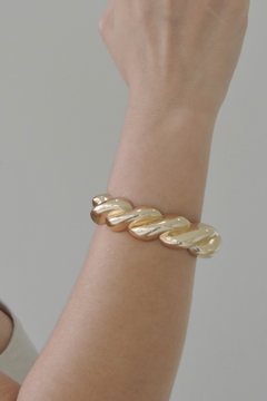 Bracelete Croissant Max na internet