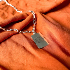 Cadena con Medalla Rectangular en internet