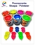 Variedad de pinturas fluorescentes en aerosol de diferentes colores, incluyendo naranja, rojo, azul, verde, magenta, rosa y amarillo, presentadas en latas y envases de aplicación.