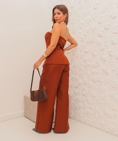 Conjunto Ludmila - tomara que caia e calça pantalona na internet
