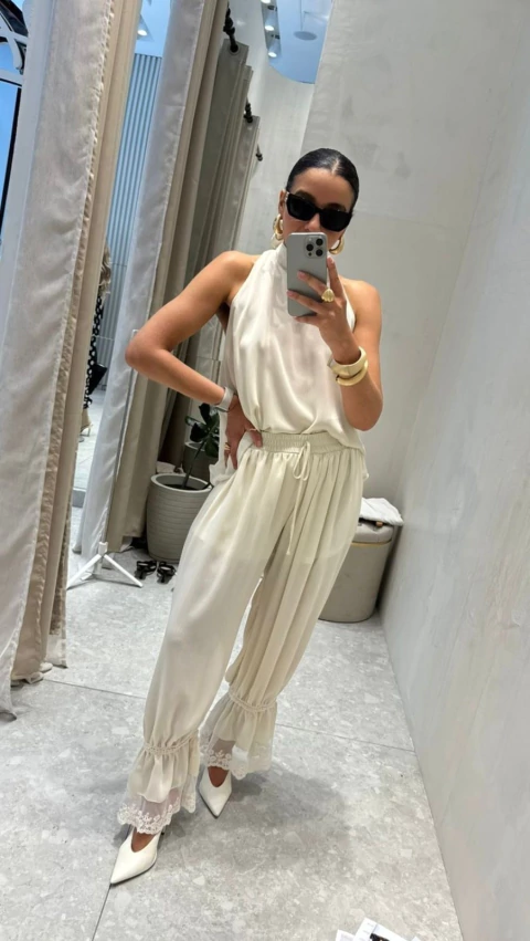 Calça Chiffon Detalhes Renda