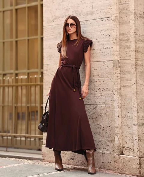 Vestido manga macramê