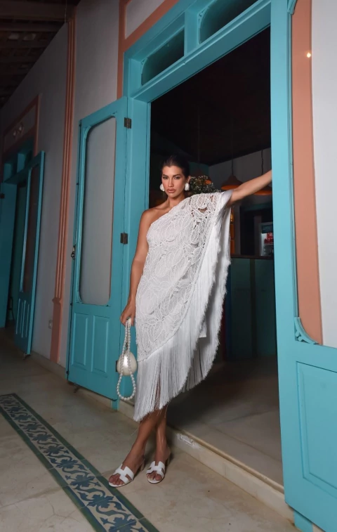 Vestido Ombro Único com Franjas