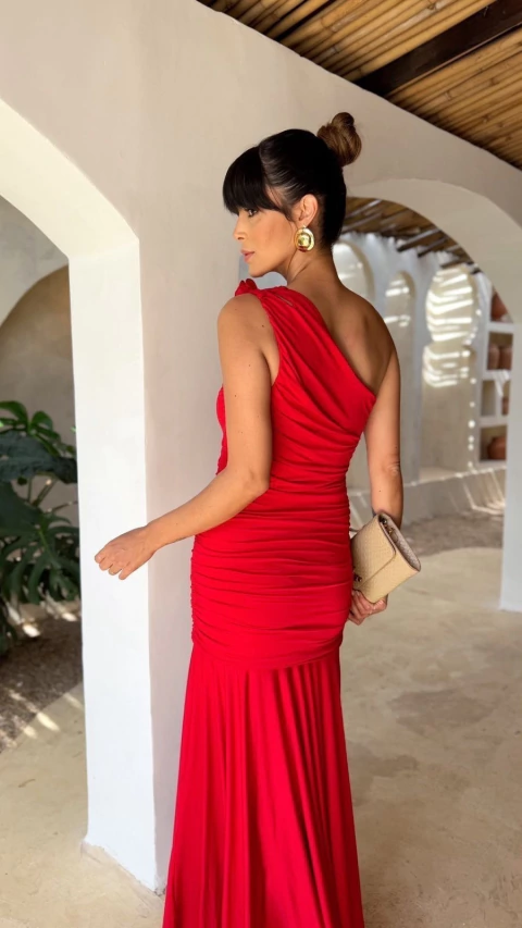 Vestido longo com ombro único