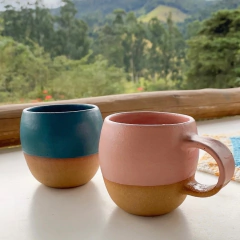 CANECA COMBINANDINHO EM CERÂMICA ARTESANAL