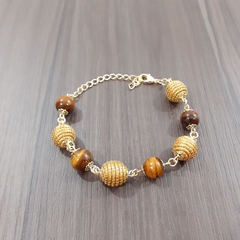 Pulseira Capim Dourado e Pedra Natural Olho de Tigre 10mm . Código P403.