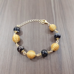 Pulseira Capim Dourado e Pedra Natural Ágata Preta 10mm . Código P409.