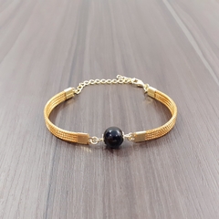 Pulseira Capim Dourado e Pedra Natural Ágata Preta 10mm . Código P427.