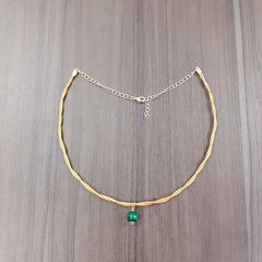 Gargantilha Capim Dourado e Pedra Natural Olho de Tigre Verde 10mm. Código G433.
