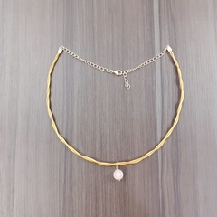 Gargantilha Capim Dourado e Pedra Natural Quartzo Rosa 10mm. Código G424.