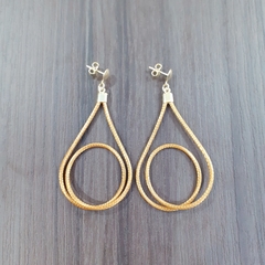 Brinco Capim Dourado. Código B28.