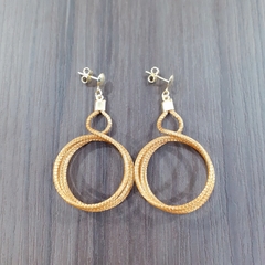 Brinco Capim Dourado. Código B32.