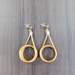 Brinco Capim Dourado. Código B27.