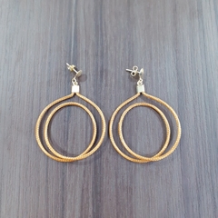 Brinco Capim Dourado. Código B25.