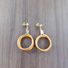 Brinco Capim Dourado. Código B29.