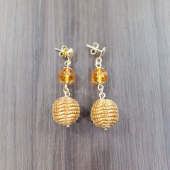 Brinco Capim Dourado e Pedra Natural Citrino. Código B415.
