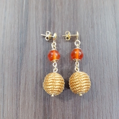 Brinco Capim Dourado e Pedra Natural Ágata Cornalina. Código B401.
