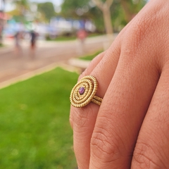 Anel Caracol Capim Dourado 4mm com Strass Lilás. Código A38.