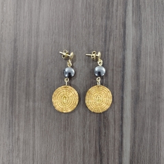 Brinco Capim Dourado e Pedra Natural Hematita. Código B431. - comprar online