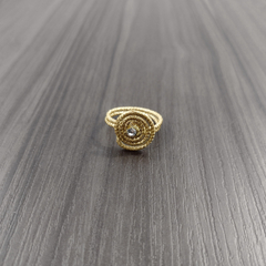 Anel Caracol Capim Dourado 4mm com Strass Cristal. Código A37.
