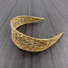 Tiara Larga Trançada de Capim Dourado 5 cm. Código T2.