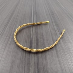 Tiara Fina Ondulada de Capim Dourado 1 cm. Código T13.