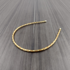 Tiara Fina de Capim Dourado 5mm. Código T14.
