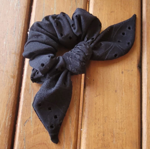 SCRUNCHIE LAISE PRETO - comprar online