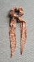 SCRUNCHIE LENÇO ARABESCO CENOURA