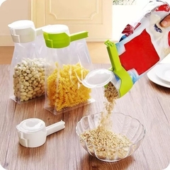 CLIP PARA BOLSAS CON PICO VERTEDOR en internet