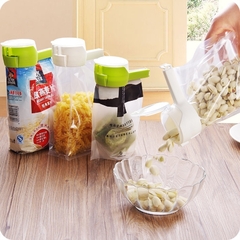 CLIP PARA BOLSAS CON PICO VERTEDOR - comprar online