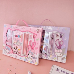 Kit Escolar Sanrio 9 piezas Con Calendario