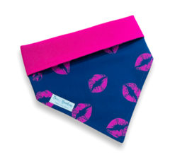 Bandana beijos rosa dupla face rosa para pet