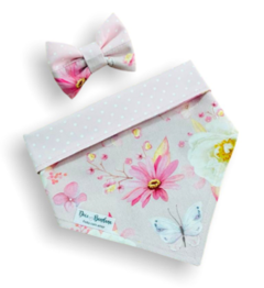 Bandana e laço borboleta e flores dupla face rosa bolinhas para pet