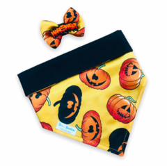 Conjunto bandana Halloween cabeças de abóboras dupla face preta e laço