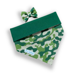 Bandana e laço camufladinho dupla face verde para pet